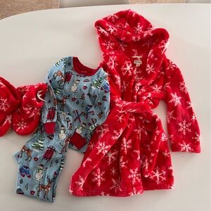 Hatley 4-5T Bundle - PJs & Red Snowflake Fleece Robe/slippers